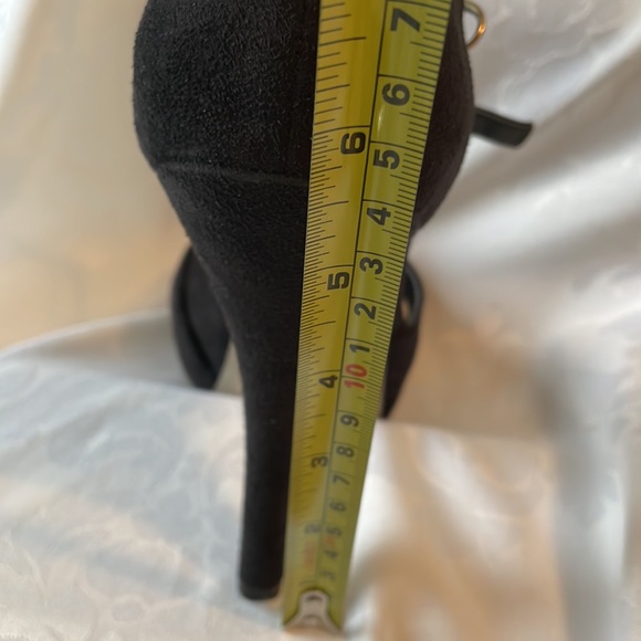 Madden girl black and gold platform open toe shelves with buckle strap Sz 8 - Picture 7 of 8